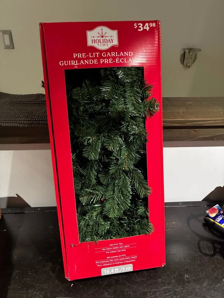 New - Holiday Time 197" (16'+) Prelit Christmas Garland - photo 2