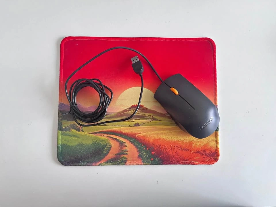 *Brand New* Lenovo 300 USB Mouse w/ Mousepad