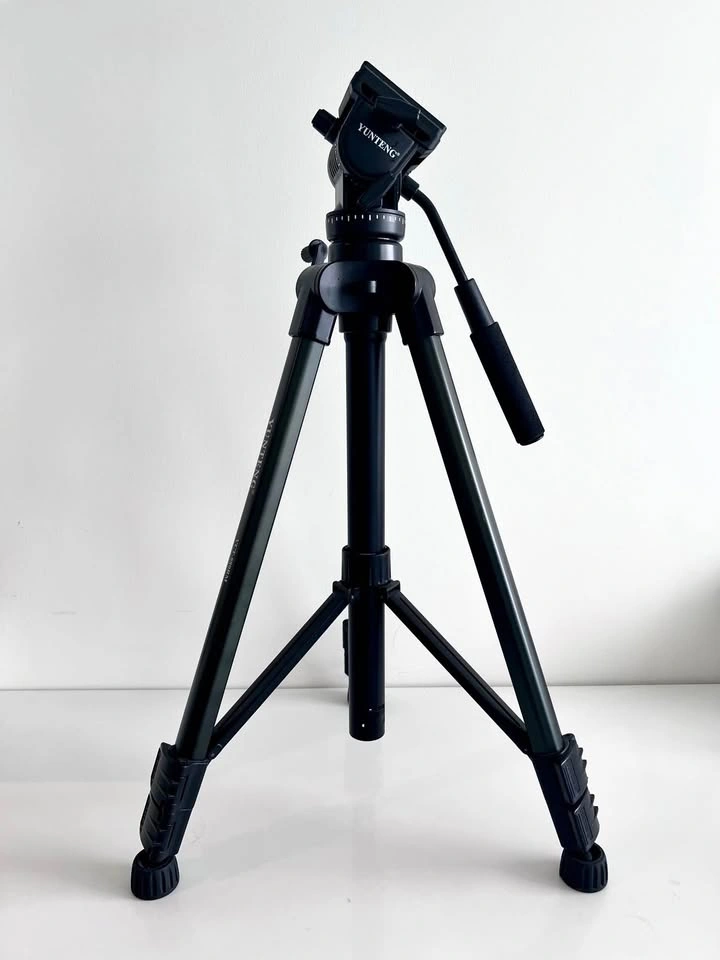 *Brand New* Yunteng Portable Aluminum Alloy Cam Tripod, VCT-880 - photo 2