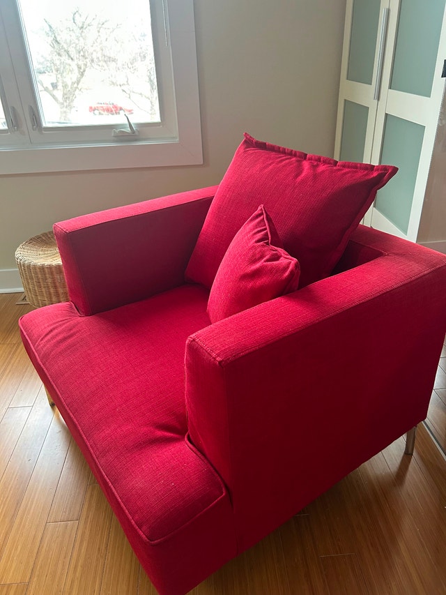 Accent chair in excellent conditions