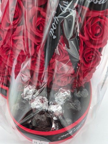 Red Roses Chocolates Valentines Box - photo 2