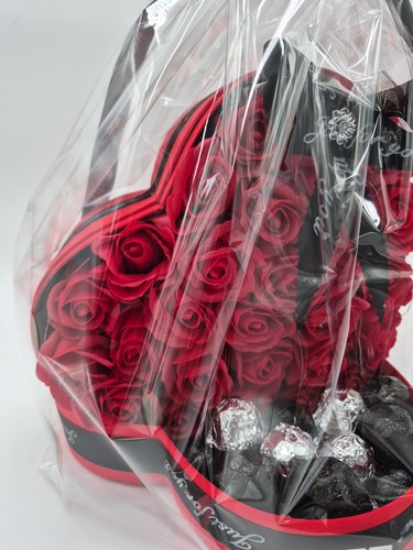 Red Roses Chocolates Valentines Box - photo 3