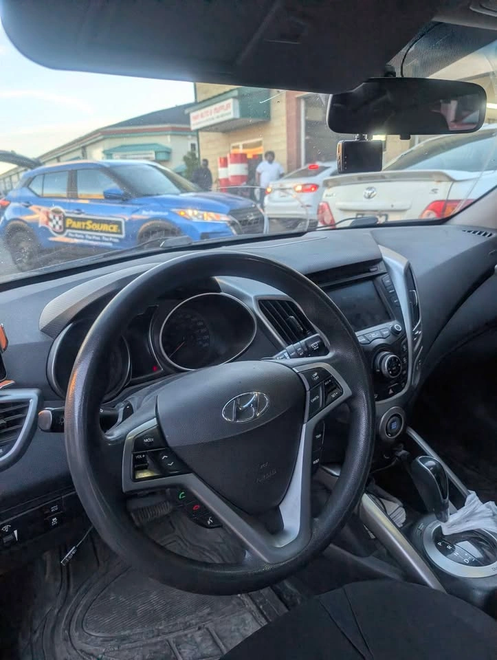 2012 Hyundai Veloster - photo 3