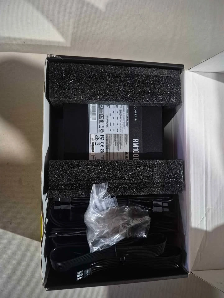 Corsair RM1000e Power Supply - photo 5