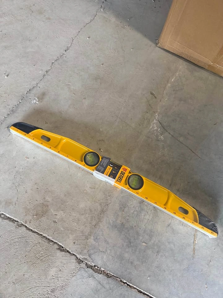 Denzel 24-Inch Box Level