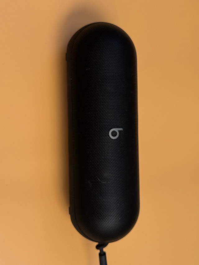 Beats Pill Bluetooth speaker - photo 2