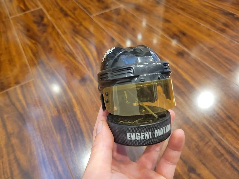 NHL hockey merch: stick and mini helmet - photo 4