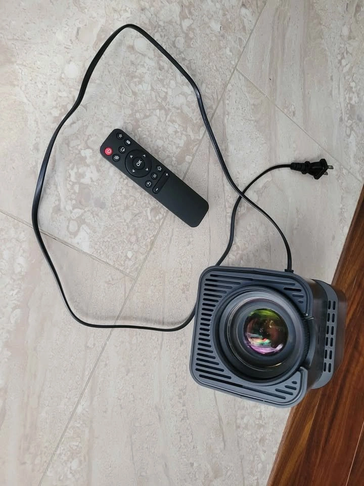 Brand new screen projector - photo 3
