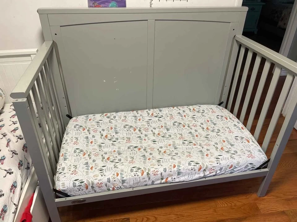 Graco Benton 4-in-1 Convertible Crib - photo 3
