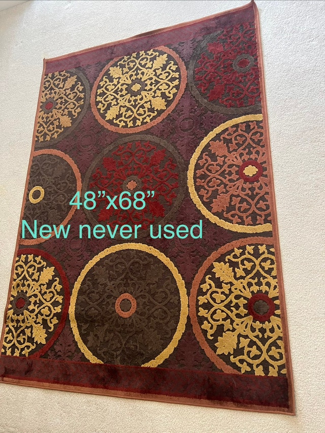 AREA RUG