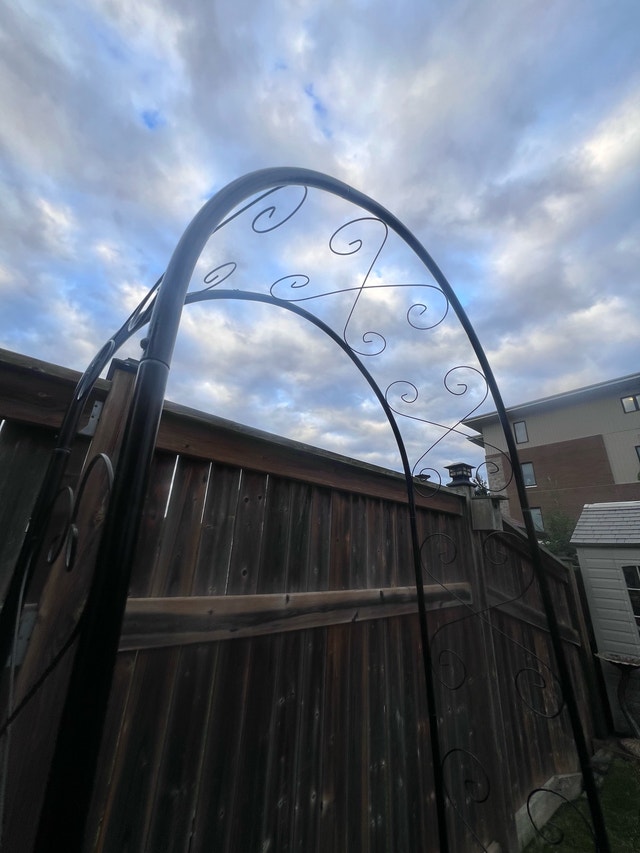 GARDEN ARCH