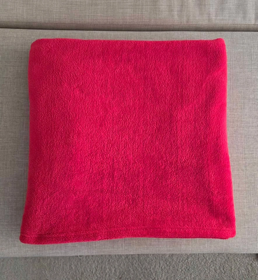 Red Plush Throw Blanket - photo 2