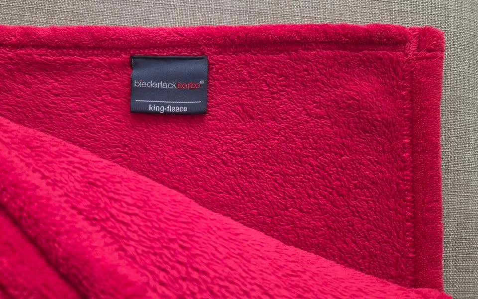 Red Plush Throw Blanket - photo 3