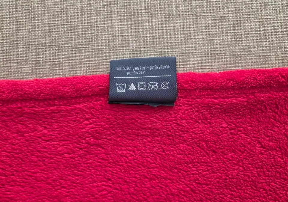 Red Plush Throw Blanket - photo 4