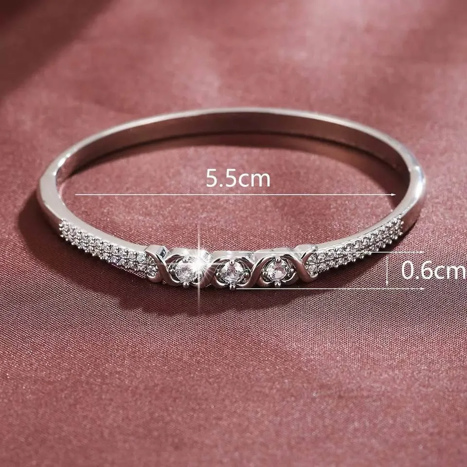 Women Elegant Bracelet image indicator(3)