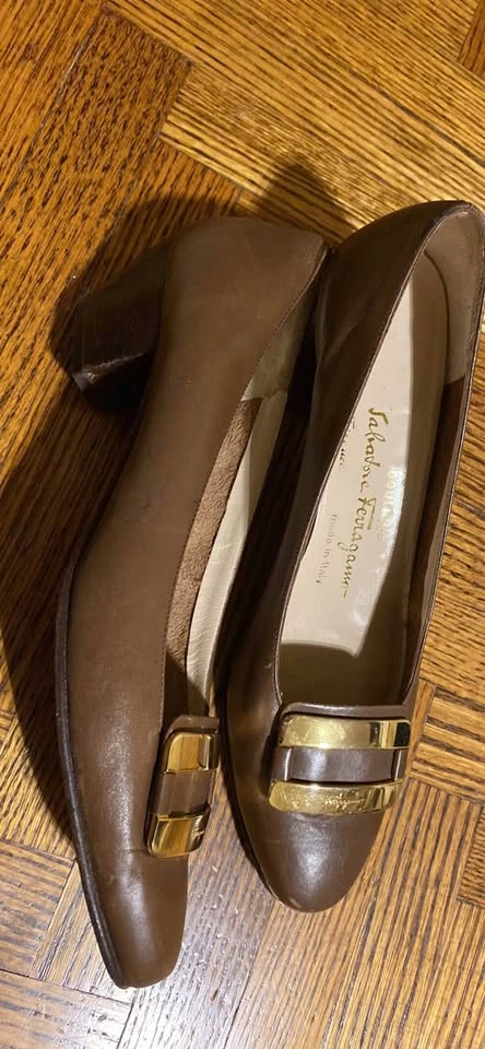 Salvatore Ferragamo pumps, round toe, chunky heel, size 7.5 - photo 2
