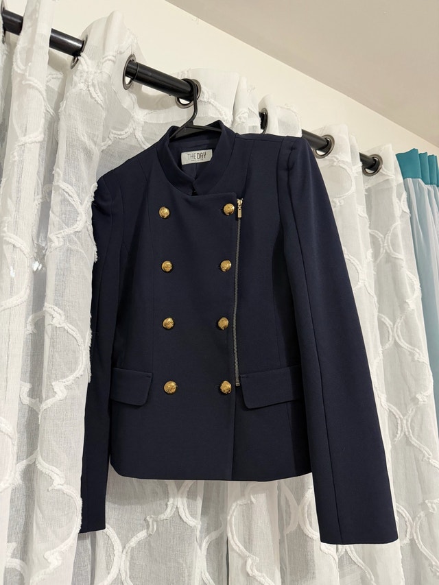 4 PCS Women’s Assorted Jackets and Blazers - photo 3