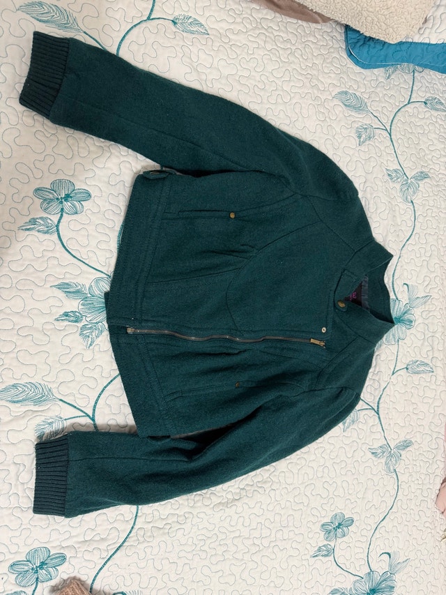 4 PCS Women’s Assorted Jackets and Blazers - photo 5