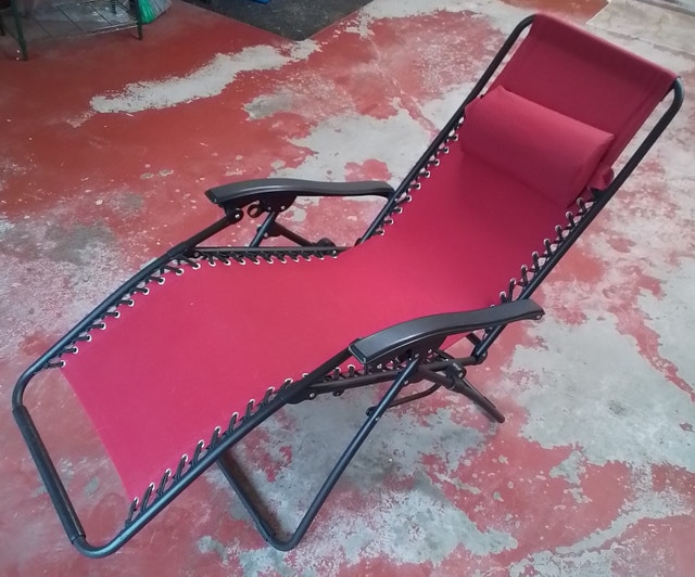 Indoor/Outdoor Portable Folding Lounge Chair