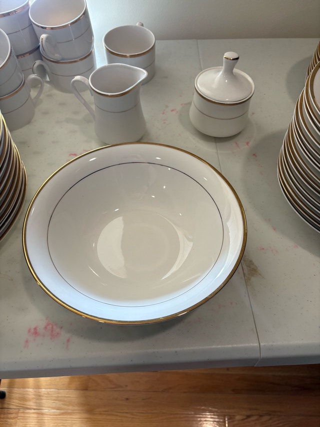 White and Gold Trim Dinnerware Set - photo 4