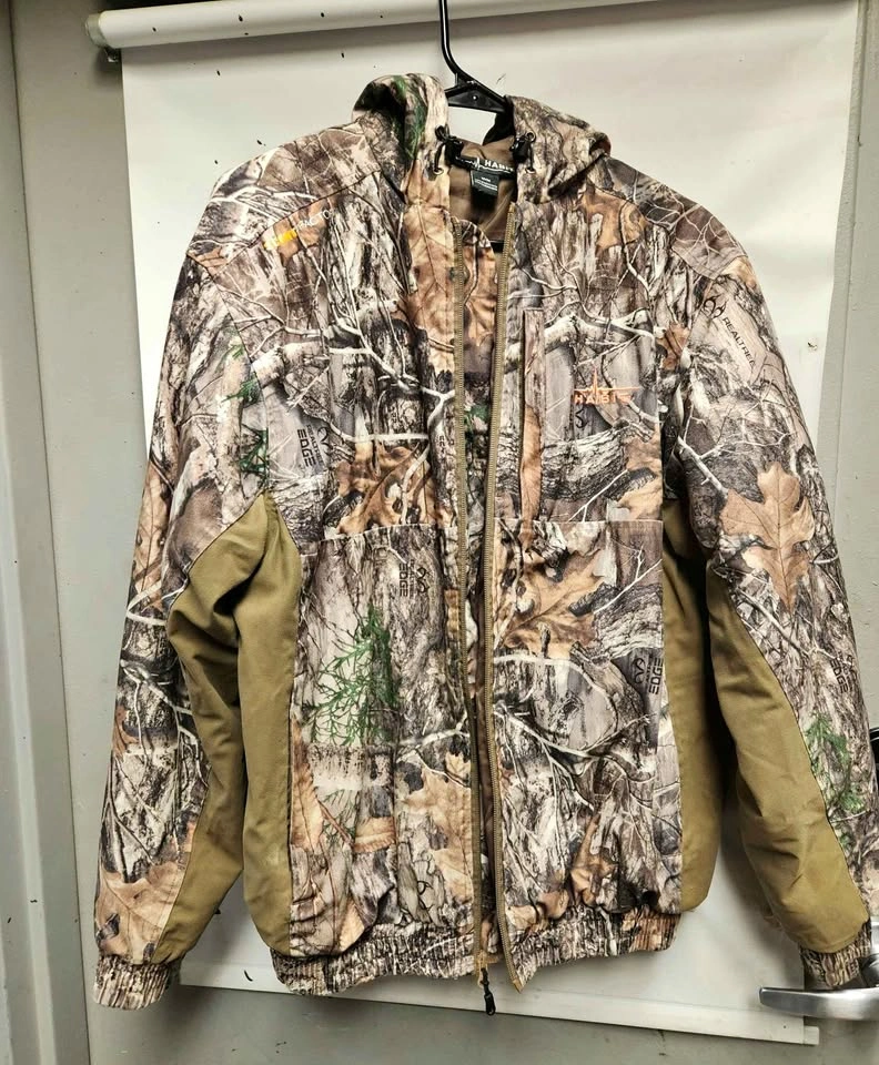 Camo hooded hunting jacket