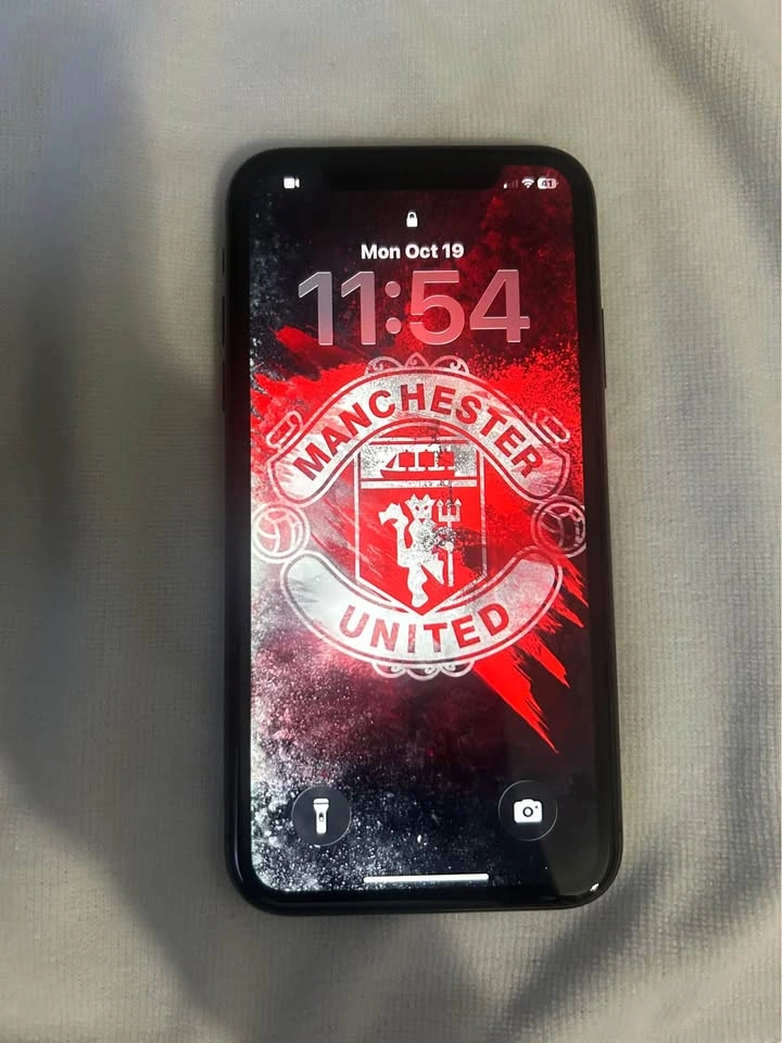 Apple iPhone 11 - Black
