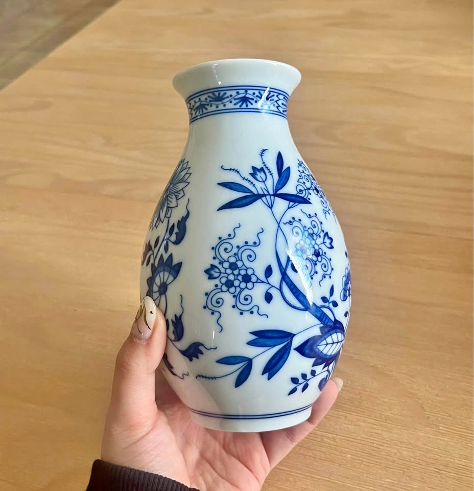 Vintage Hutschenreuther German Porcelain Vase - Blue & White