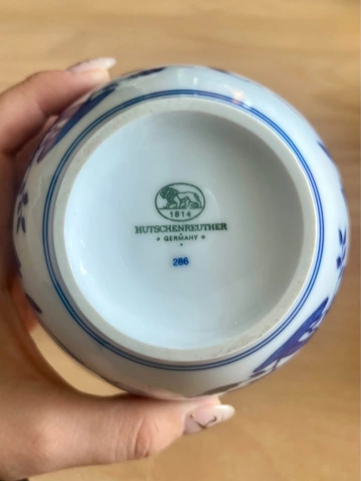Vintage Hutschenreuther German Porcelain Vase - Blue & White - photo 3