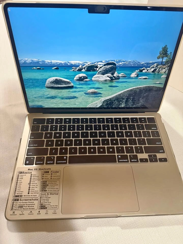 MacBook Air M2 (Starlight) – Like New in Box