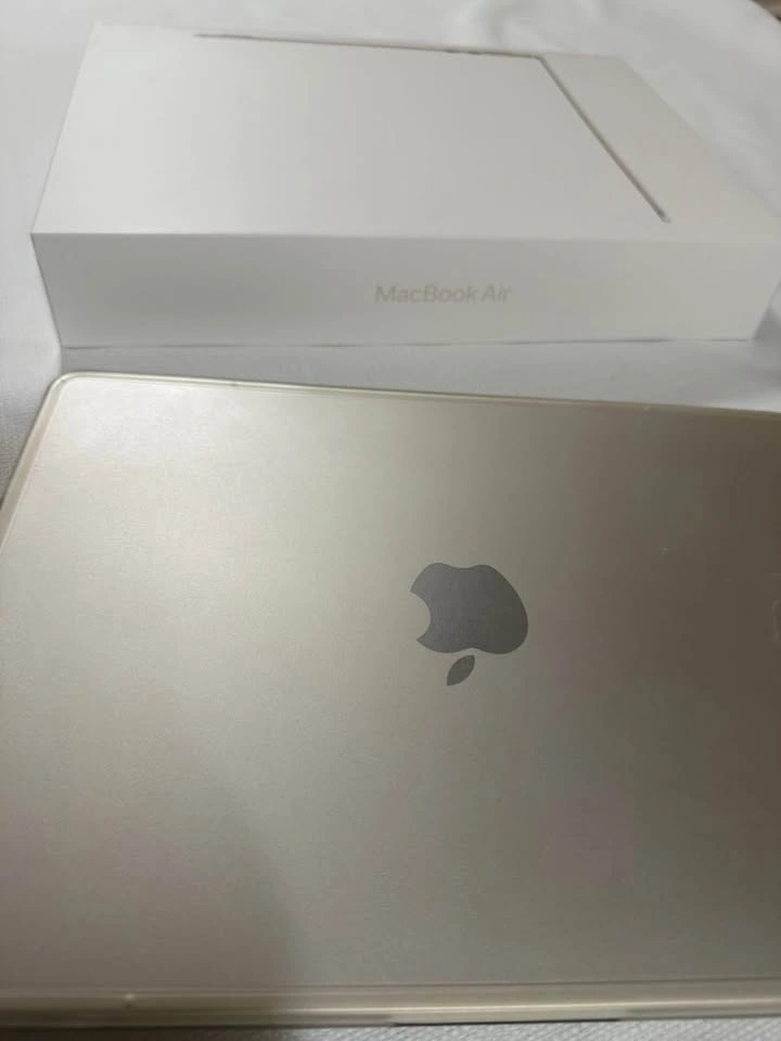 MacBook Air M2 (Starlight) – Like New in Box - photo 2