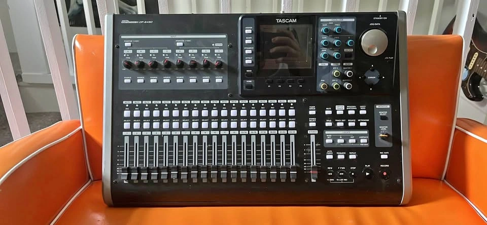 Tascam Digital Portastudio DP-24SD