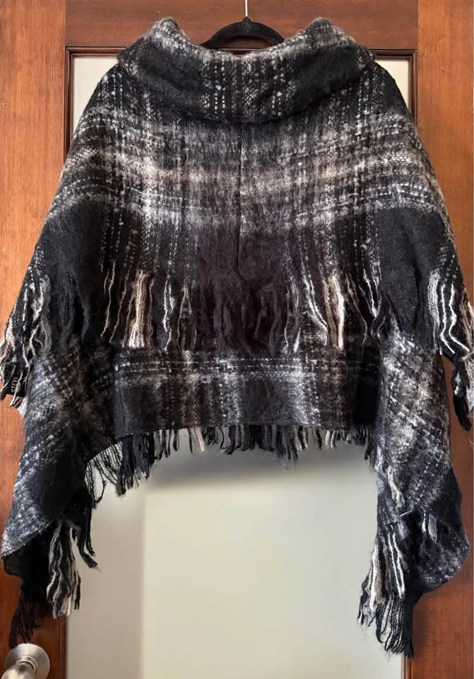 Steve Madden Plaid Fringe Poncho- New with Tag - photo 2