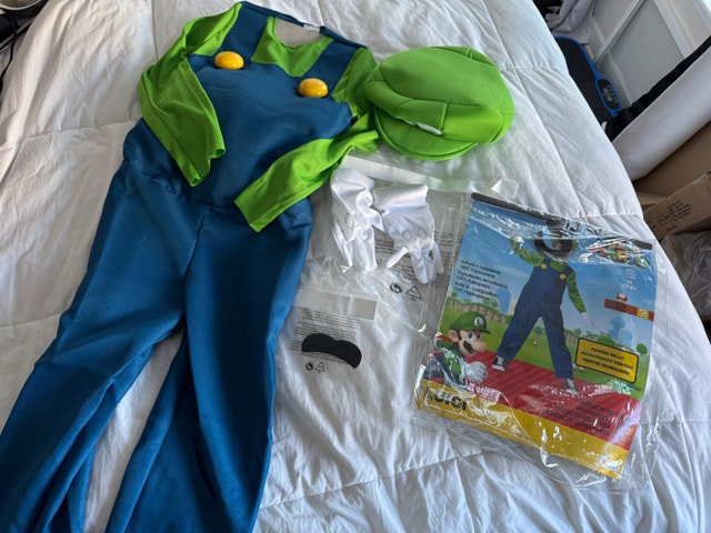 Brand new Luigi costume from super Mario Brothers - photo 5