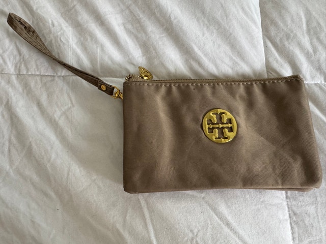 All 7 designer Bags for $80!! Or Will Trade !! - photo 5