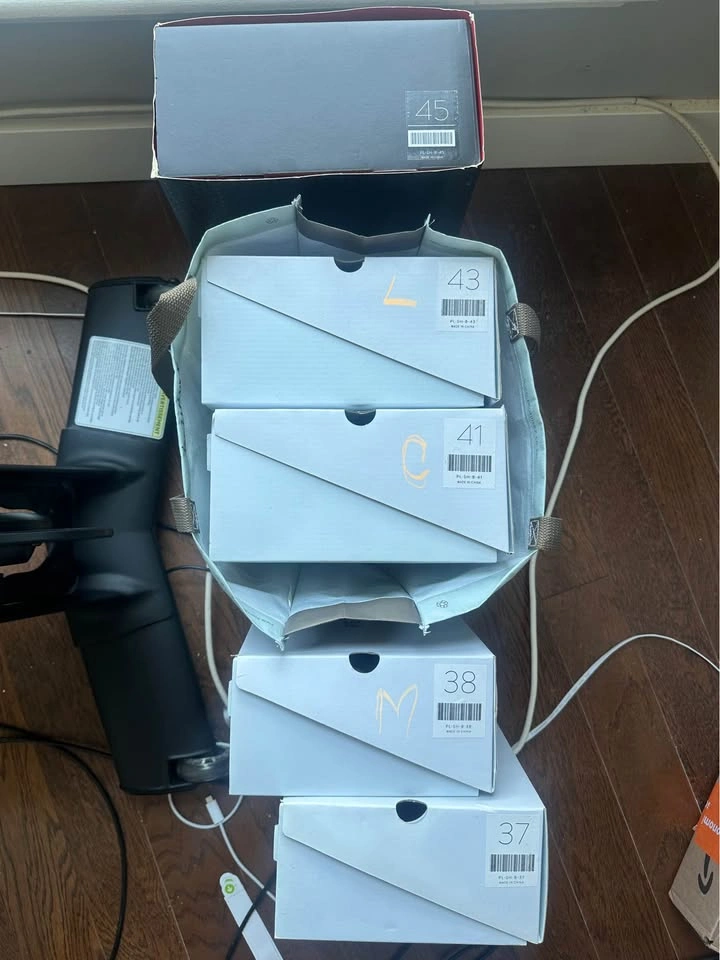 Peloton (w 5 Pairs of Shoes / Swivel Screen) - photo 3