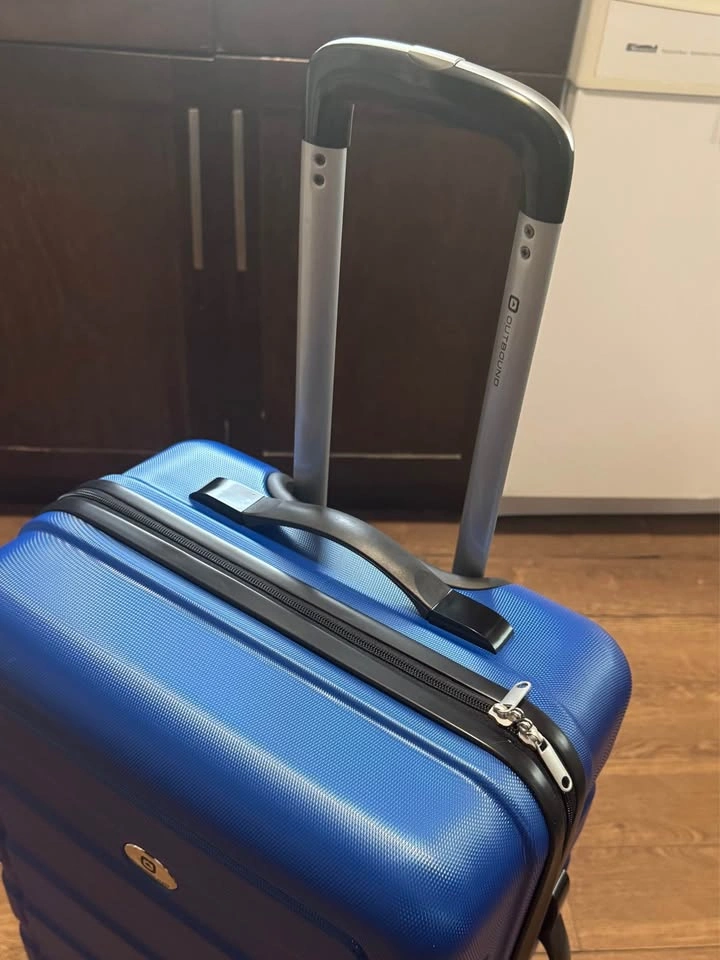 NEW hard-shell suitcases with 4 swivel wheels, 24” medium size - photo 4