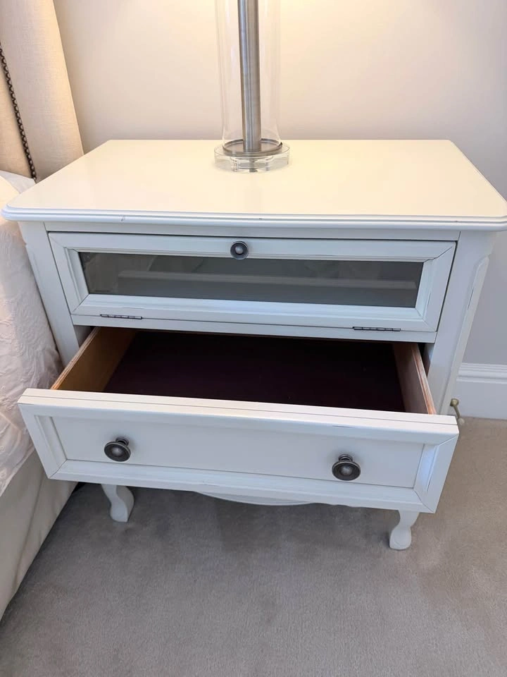 White 3-Drawer Nightstand with Glass Front - photo 2
