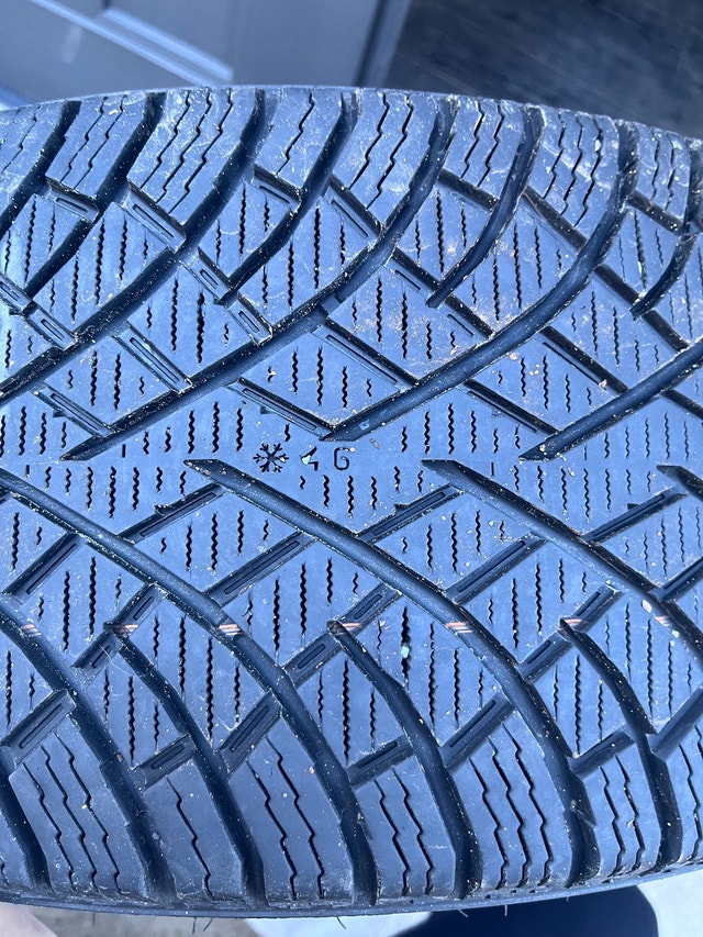 Nokian Hakkapeliitta R5 SUV Winter Tires – 235/65R18 - photo 2