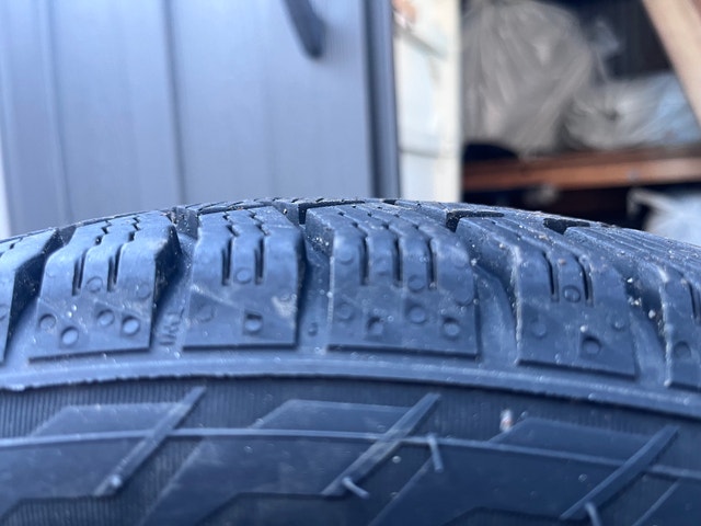 Nokian Hakkapeliitta R5 SUV Winter Tires – 235/65R18 - photo 4