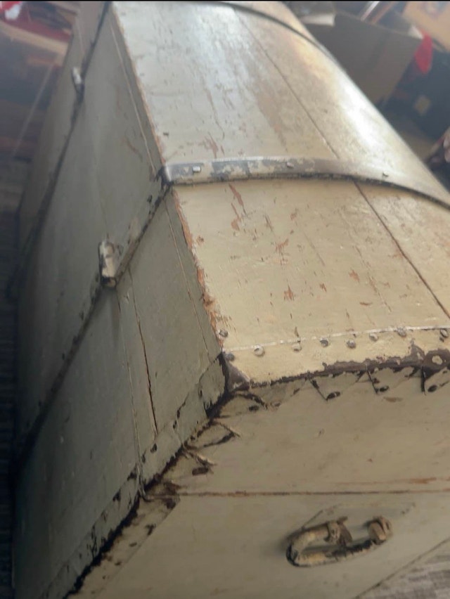 Vintage Rustic wooden Painted Chest - photo 2