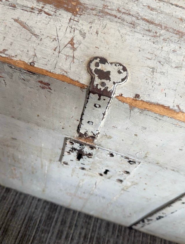 Vintage Rustic wooden Painted Chest - photo 3