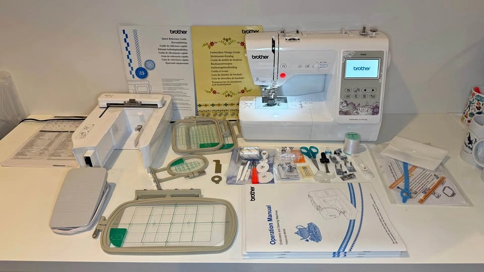 Brother SE600 Sewing & Embroidery Machine + Extras