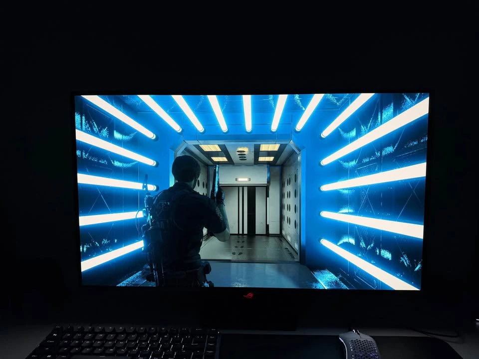 ROG Strix OLED XG32UCDS Monitor (4K, 32 Inch, 165hz, QD-OLED) - photo 5