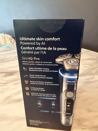 Philips i9000 Prestige Ultra Electric Shaver with Travel Case - photo 3
