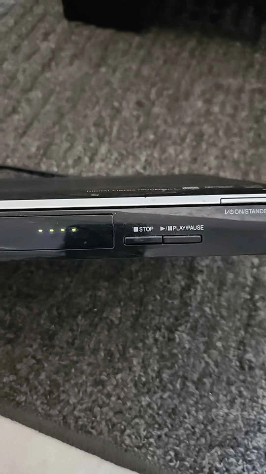 Toshiba DVD Player SD3300 working condition no remote - photo 3