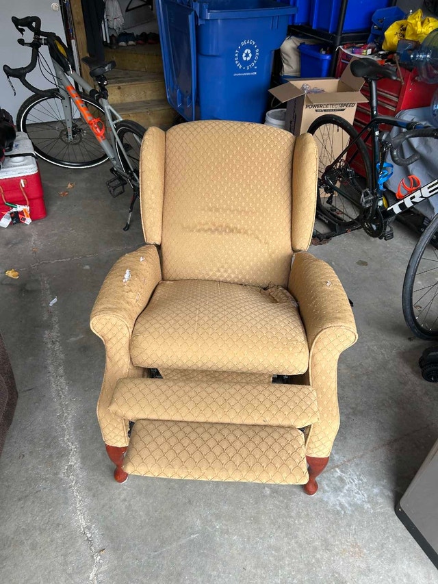 Recliner Chair - photo 2