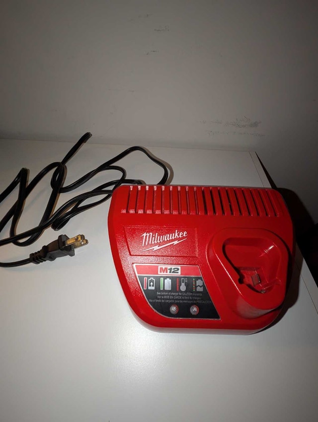 Milwaukee M12 Charger