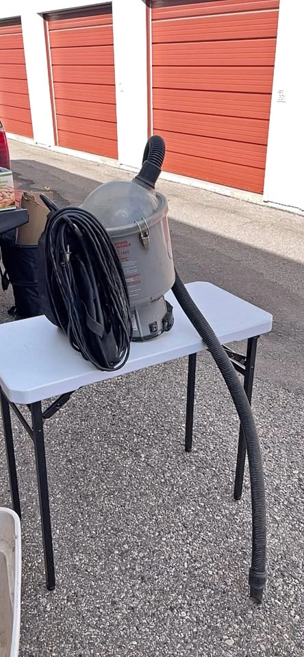 Century Hip Hugger 100 Shop Vacuum