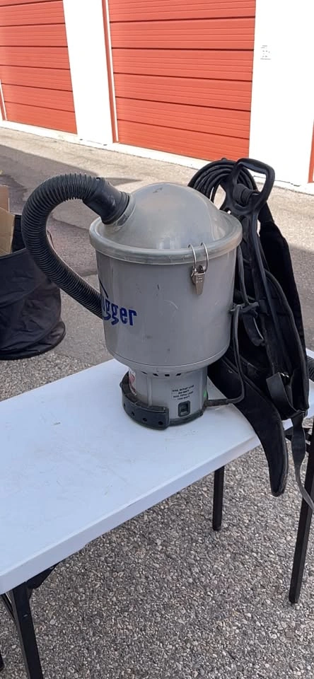 Century Hip Hugger 100 Shop Vacuum - photo 2