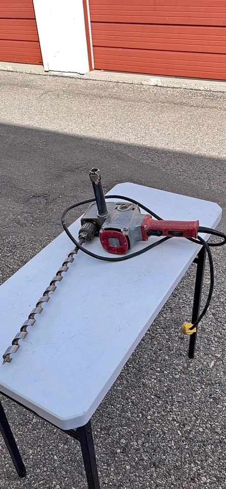 Milwaukee Hole Hawg Right-Angle Drill with Auger Bit